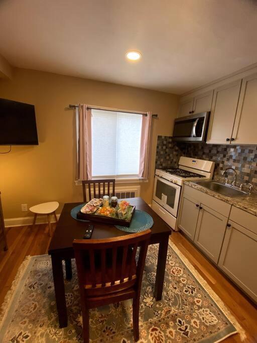 Cozy Boston Getaway Apartment! Free Parking المظهر الخارجي الصورة