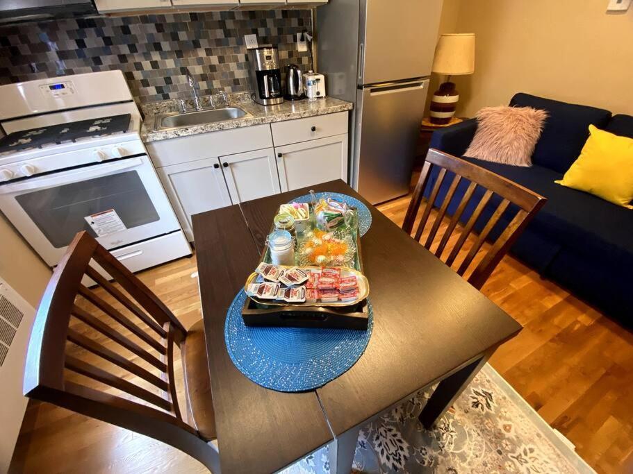 Cozy Boston Getaway Apartment! Free Parking المظهر الخارجي الصورة